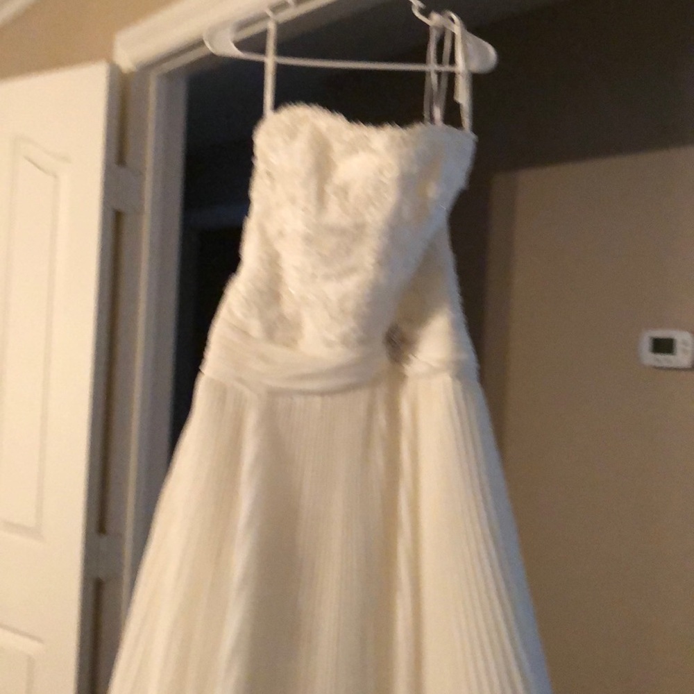 Alfred Angelo wedding Gown - Picture 1 of 7